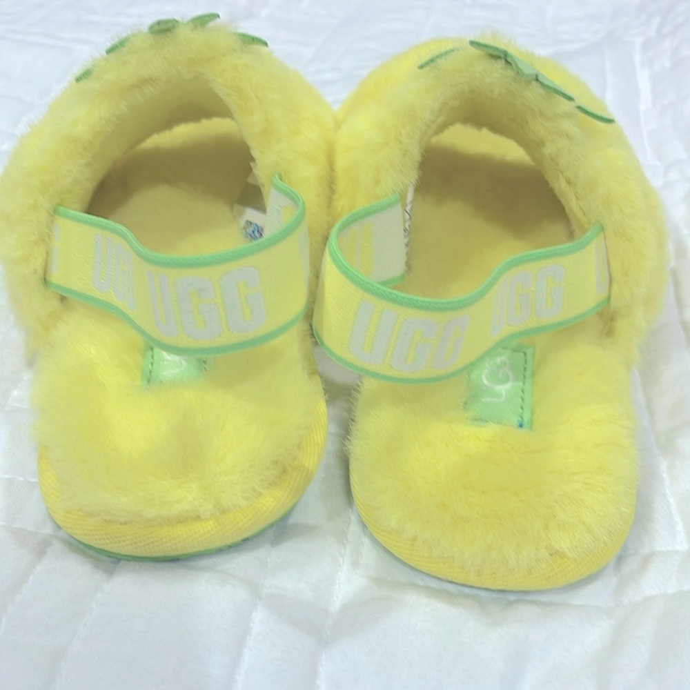 Ugg Fluff Yeah Pineapple Stuffie Slides (Girl) 🍍 - Picture 3 of 6